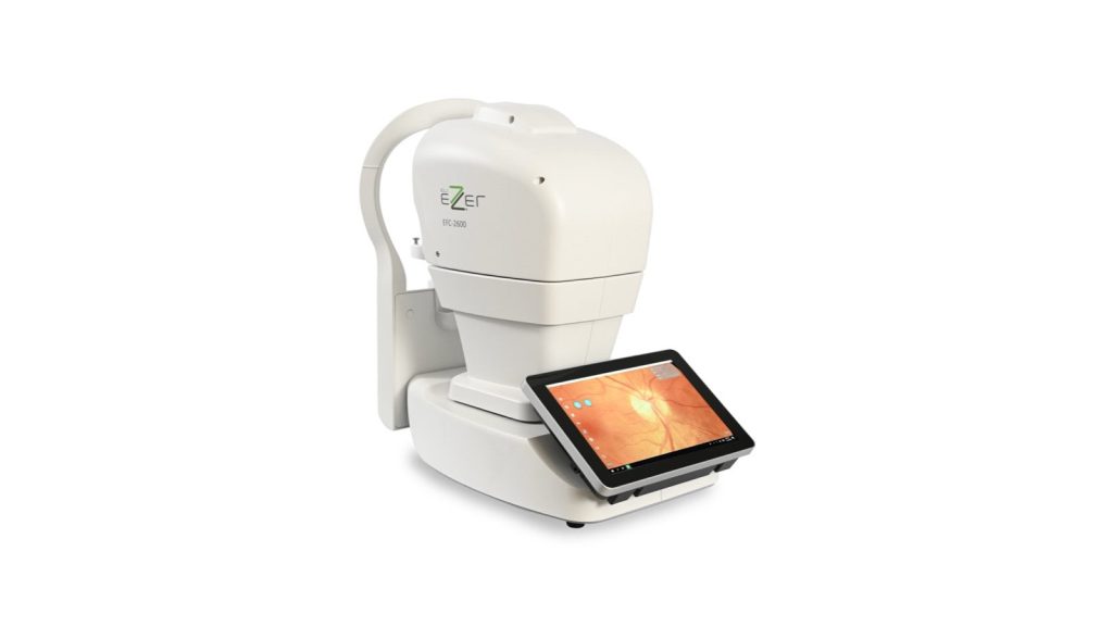 Ezer EFC-2600 non-mydriatic retinal camera with touchscreen displaying a color fundus image